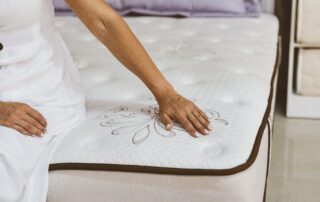 cómo quitar manchas amarillas de sudor del colchón